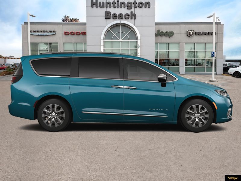 2025 Chrysler Pacifica Hybrid PinnacleImage 9