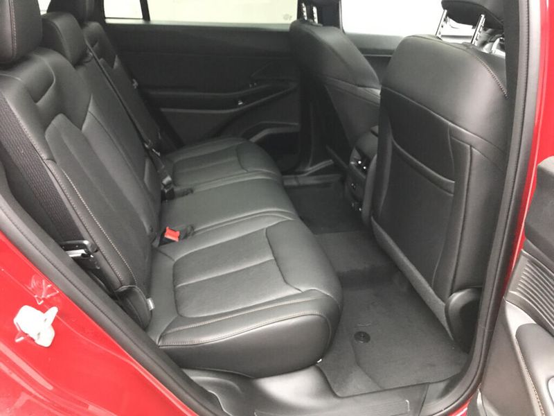 New 2026 Jeep Cherokee Overland 4x4Image 14