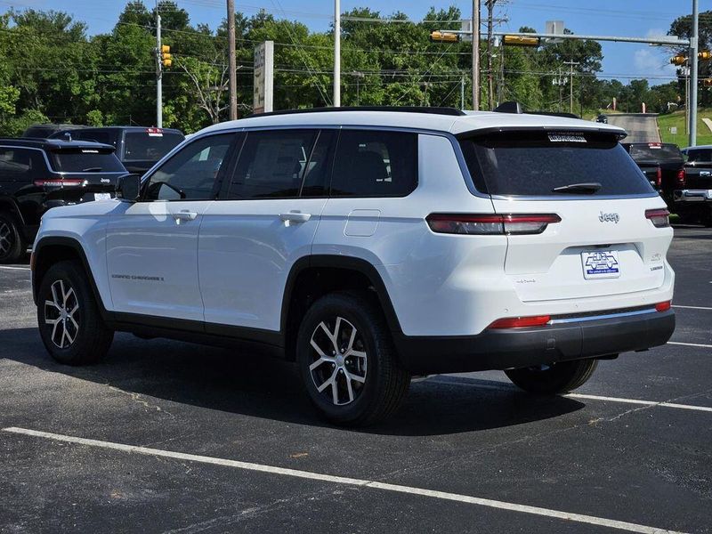 2025 Jeep Grand Cherokee L Limited 4x4Image 4