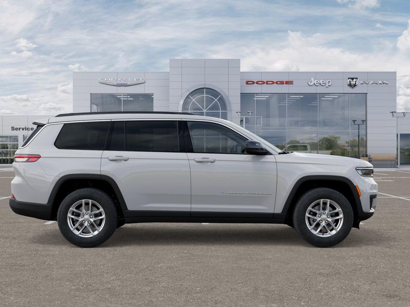 New 2025 Jeep Grand Cherokee L Laredo 4x4Image 28