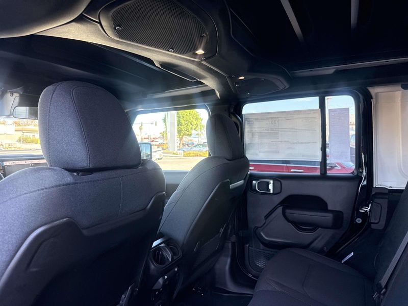 New 2026 Jeep Wrangler 4-door Rubicon