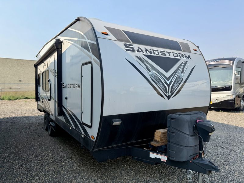 Used 2021 FOREST RIVER SANDSTORM 245GSLC Image 1