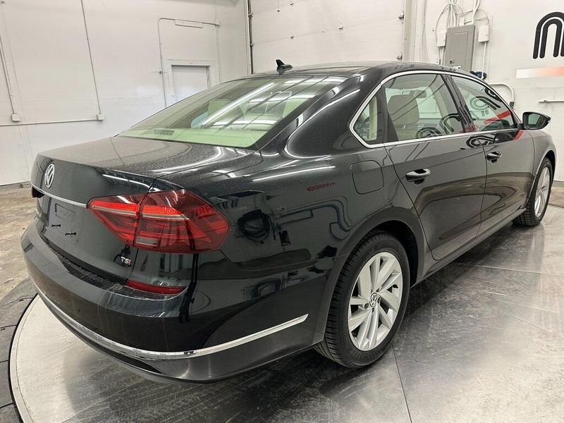 2018 Volkswagen Passat 2.0T SEImage 15