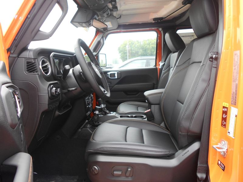 New 2025 Jeep Gladiator High Tide 4x4Image 6