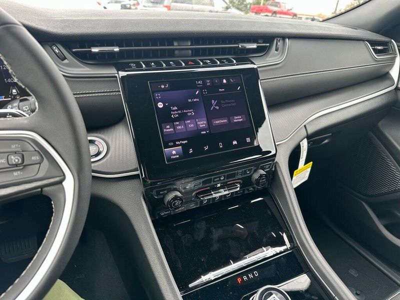 2025 Jeep Grand Cherokee Altitude X 4x4Image 3