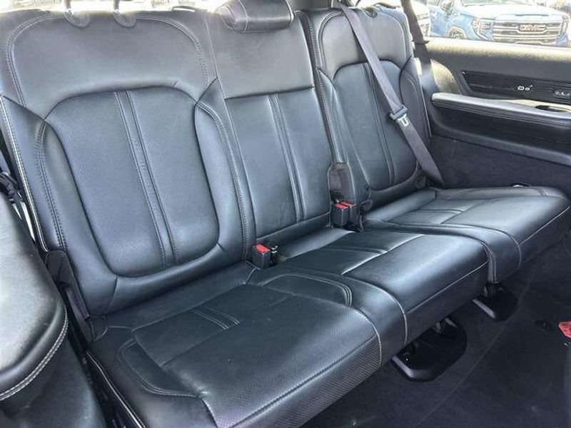 2024 Jeep Grand Wagoneer L Series II ObsidianImage 15