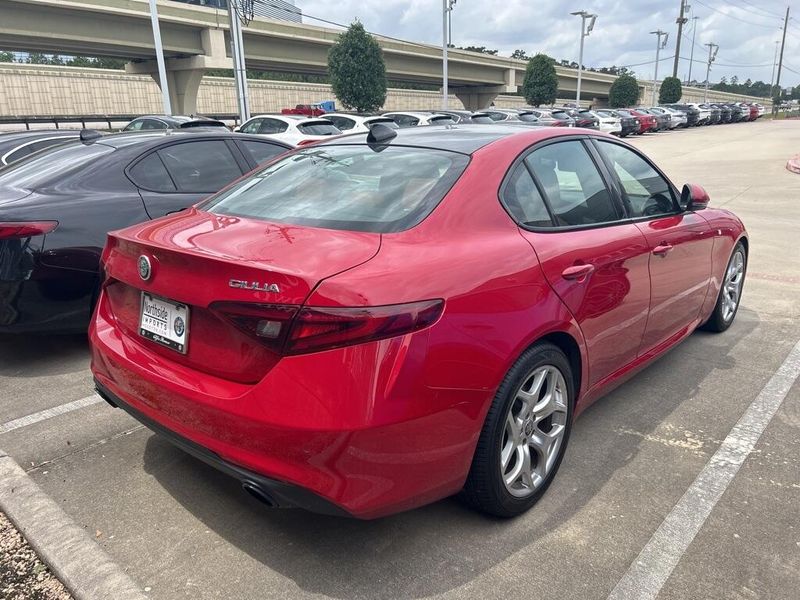 2022 Alfa Romeo Giulia TiImage 3