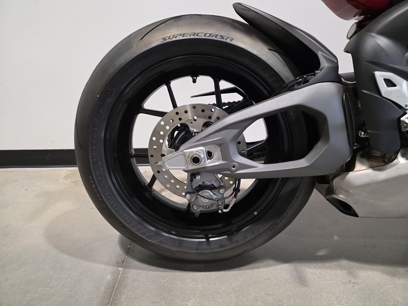 New 2025 Ducati Panigale V4 
