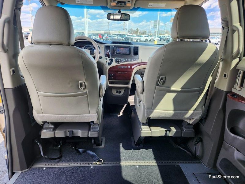2014 Toyota Sienna XLEImage 37