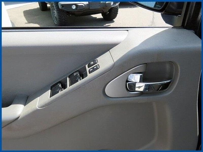 2014 Nissan Frontier SVImage 13