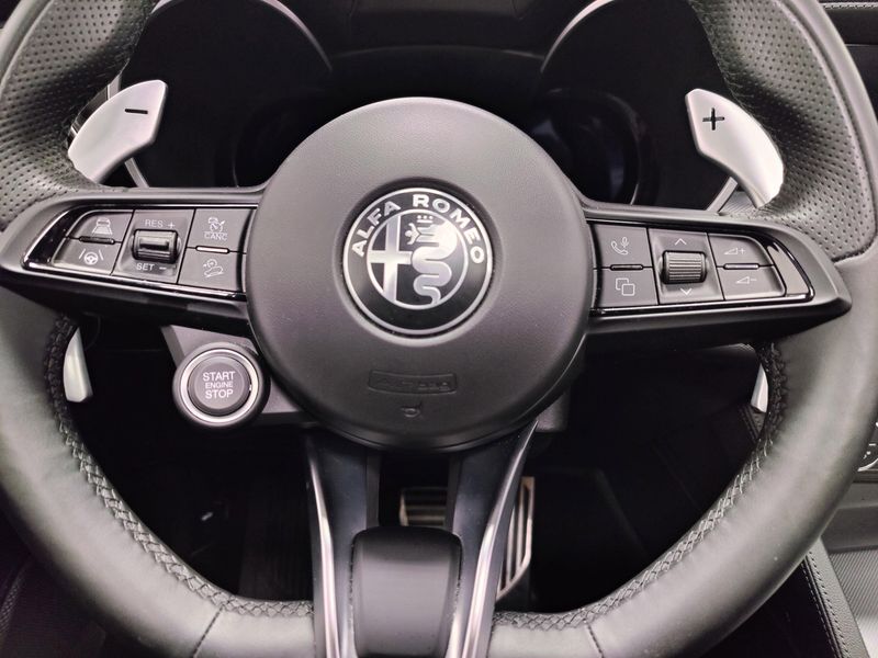 Used 2025 Alfa Romeo Stelvio Veloce Premium AWD w/SunroofImage 33