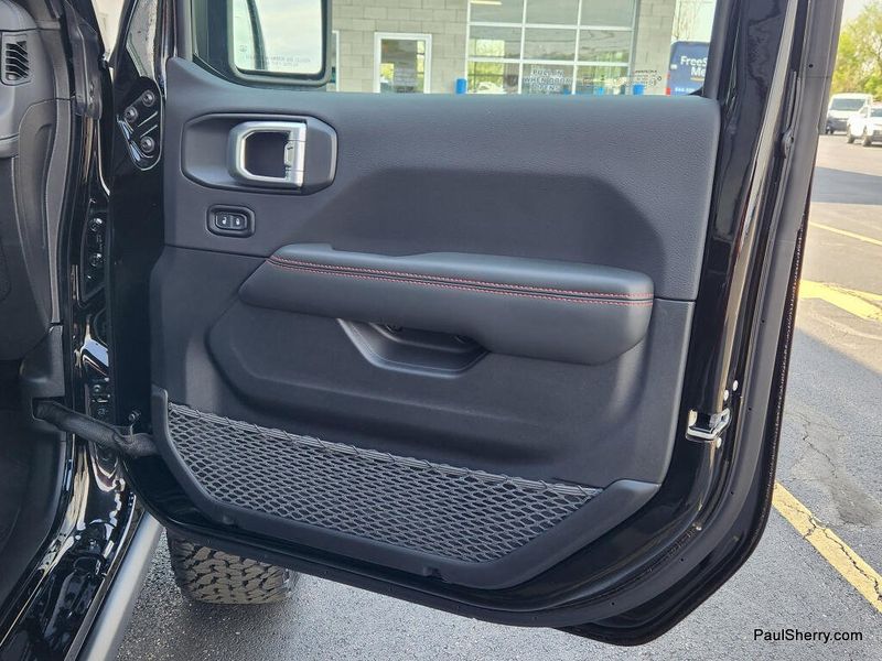 New 2026 Jeep Wrangler 4-door Rubicon X