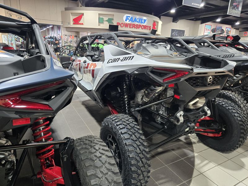 2025 Can-Am MAVERICK R MAX 999T DCT CATALYST GREY AND LEGION REDImage 4