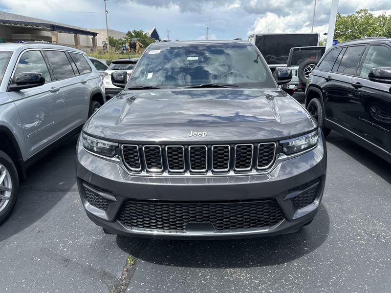 New 2025 Jeep Grand Cherokee Laredo X 4x4Image 2