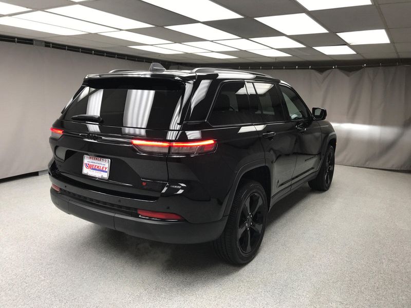 2023 Jeep Grand Cherokee AltitudeImage 18