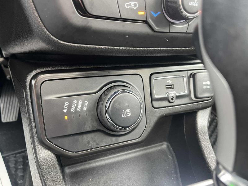 Used 2022 Jeep Renegade Image 11