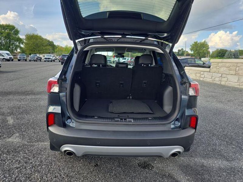 2022 Ford Escape Titanium photo 5