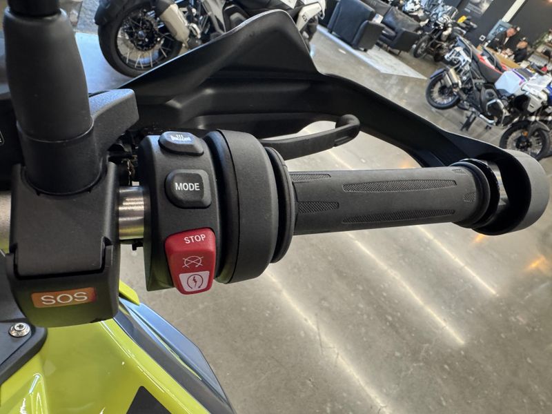 2025 BMW F 900 GS - SAO PAULO YELLOW 