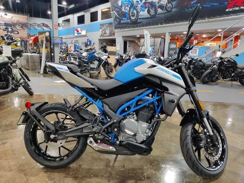 Used 2023 CFMOTO 300NK Image 1