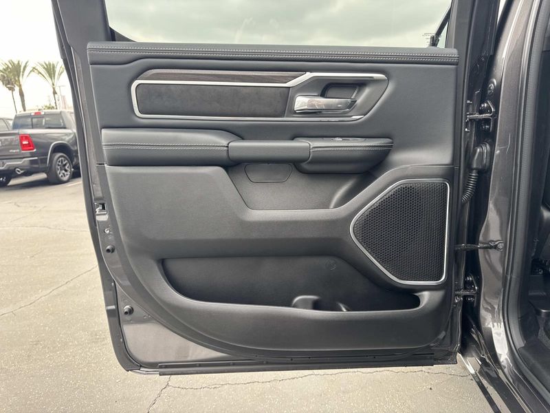 New 2026 RAM 1500 Laramie Crew Cab 4x2 5'7' Box