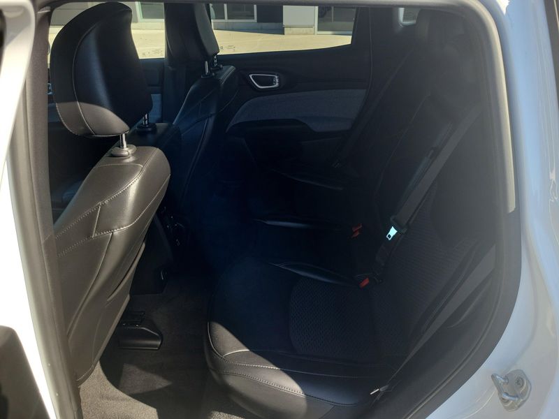 Used 2023 Jeep Compass LatitudeImage 10