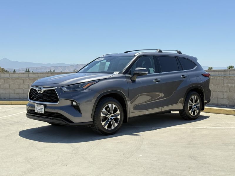 Used 2022 Toyota Highlander XLEImage 8