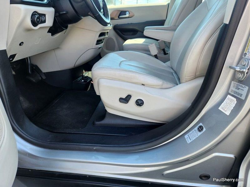 2017 Chrysler Pacifica Touring-L PlusImage 26