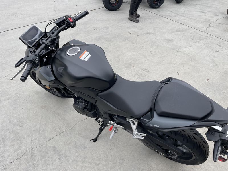 2025 Honda CB500F Image 3