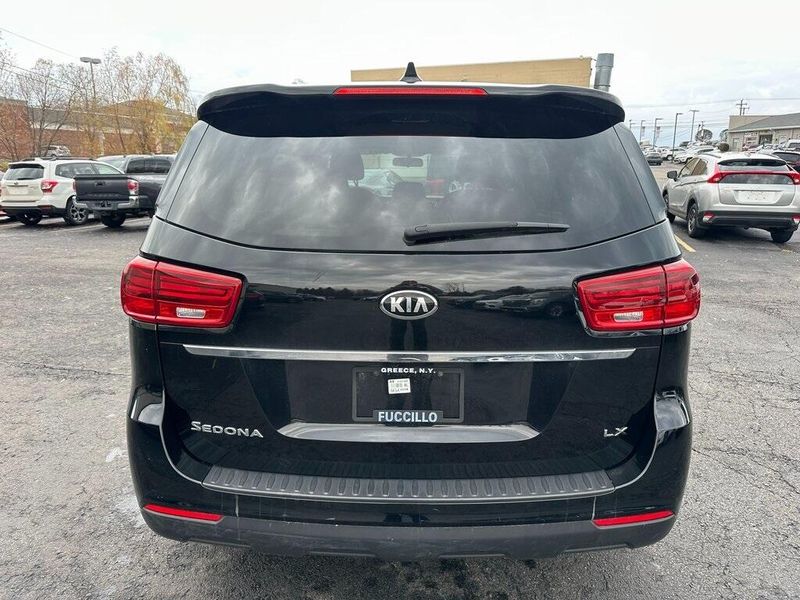 2020 Kia Sedona LXImage 12