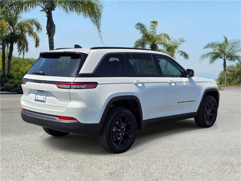 New 2026 Jeep Grand Cherokee Laredo Altitude 4x2