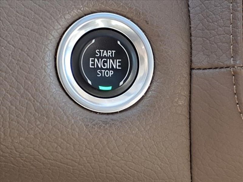 2021 GMC Yukon DenaliImage 8