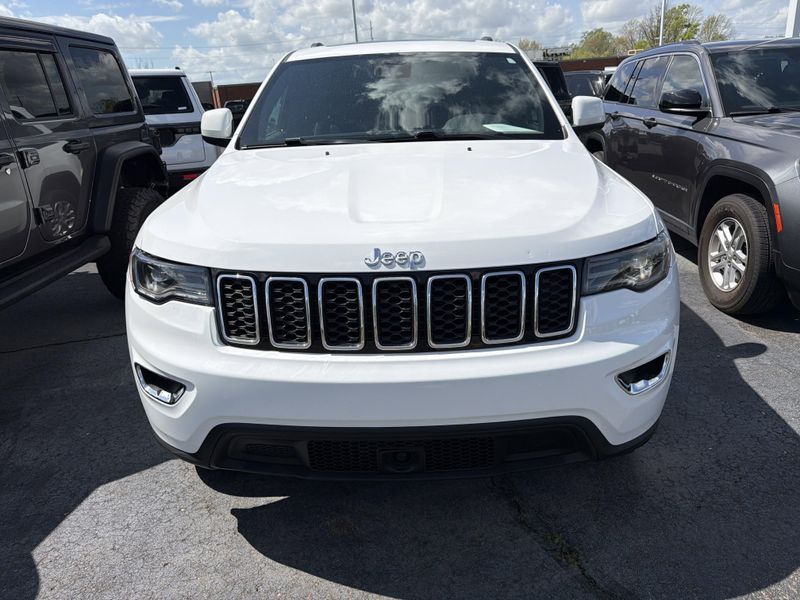 Used 2021 Jeep Grand Cherokee Laredo XImage 2