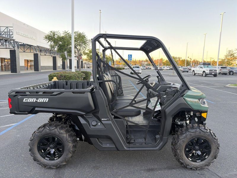 New 2025 Can-Am DEFENDER DPS HD9 Image 10