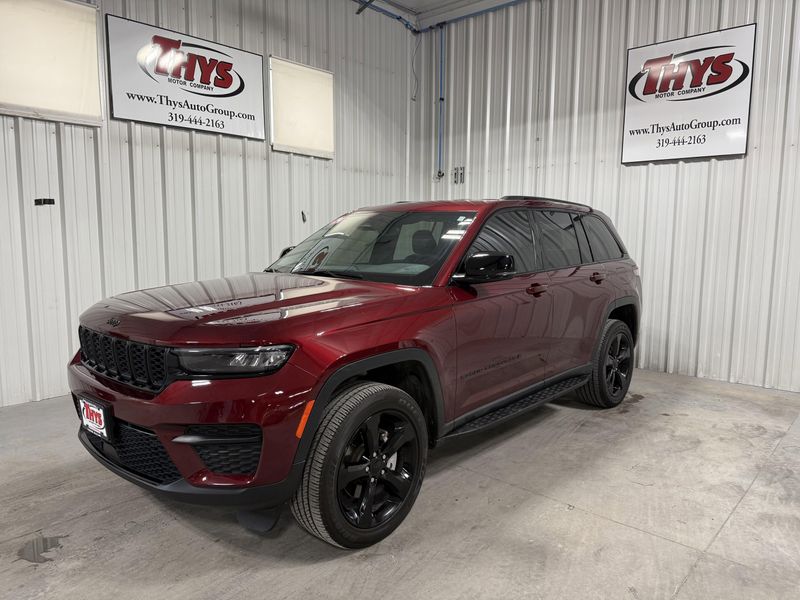 Used 2024 Jeep Grand Cherokee AltitudeImage 17