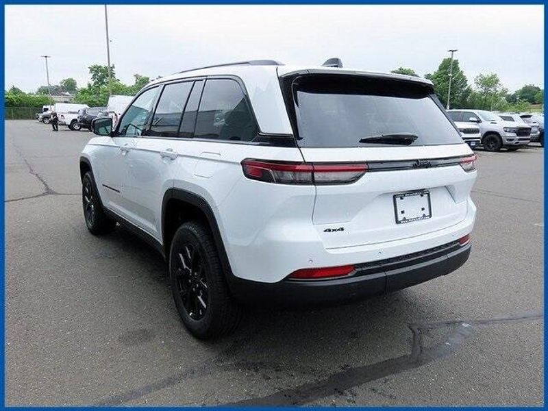 New 2025 Jeep Grand Cherokee Image 5
