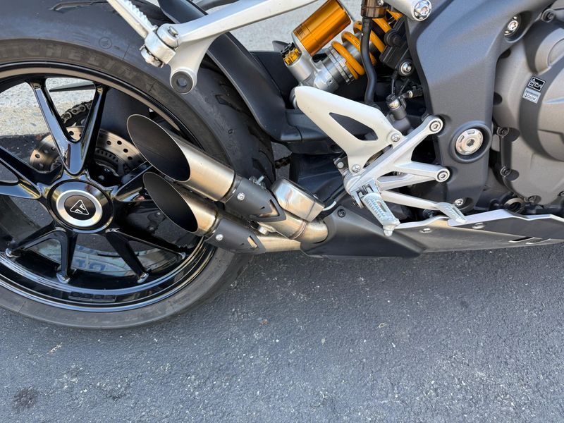 2022 Triumph Speed Triple 1200 RSImage 5