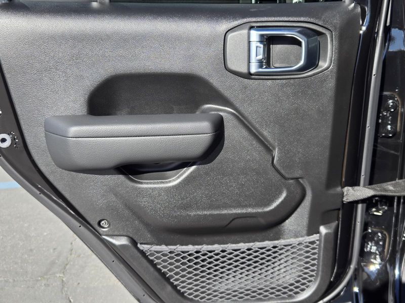 New 2026 Jeep Gladiator Sport S 4x4