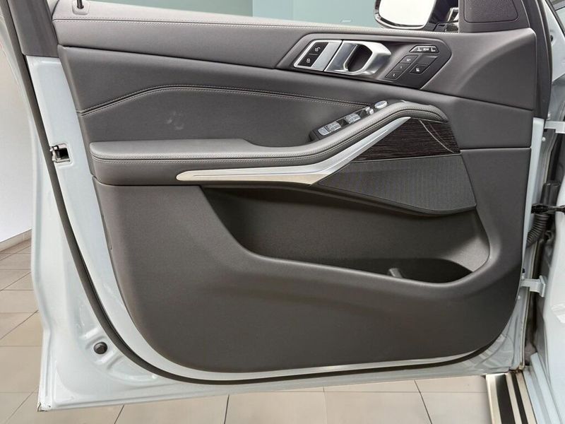 2023 BMW X7 xDrive40iImage 19
