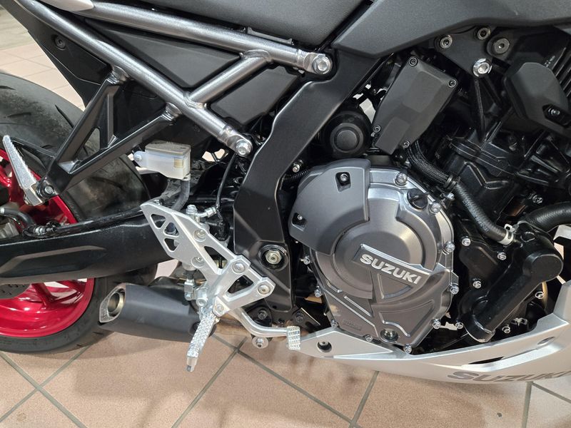 2024 Suzuki GSXS 8R Image 12