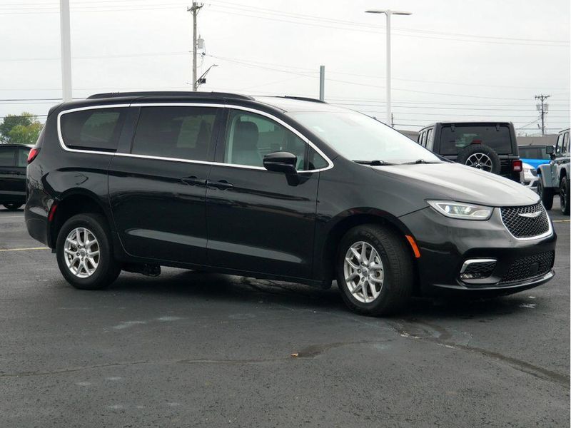 2022 Chrysler Pacifica Touring LImage 7