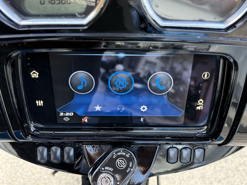 2023 Harley-Davidson Street Glide ST Fast Johnnie Enthusiast Edition