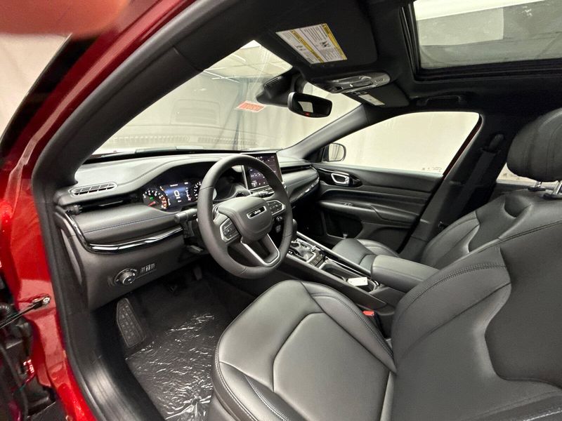 New 2025 Jeep Compass Limited 4x4Image 9