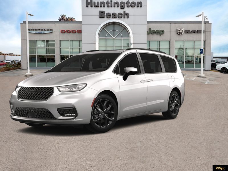 2023 Chrysler Pacifica Limited AWDImage 3