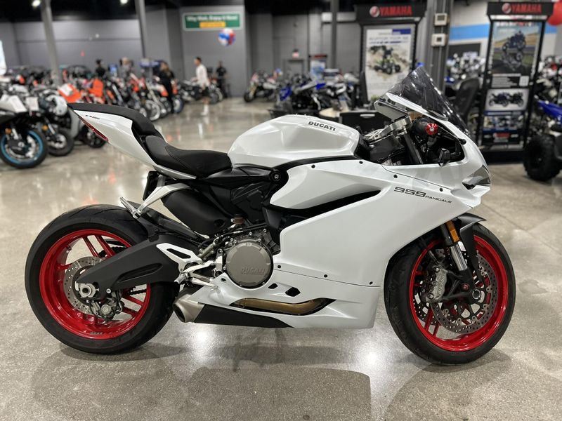 Used 2018 Ducati PANIGALE 959 Image 2