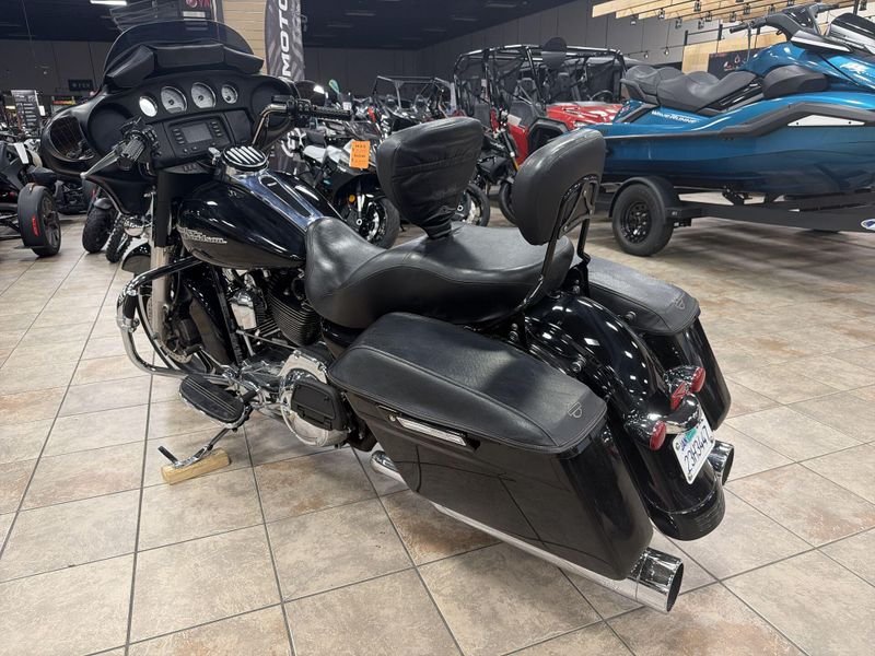 Used 2016 Harley-Davidson STREET GLIDE Image 15