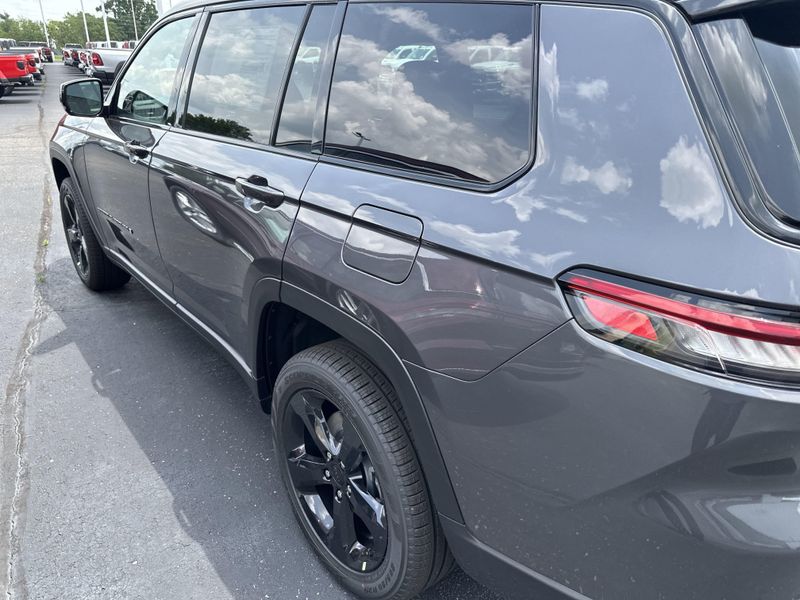 New 2025 Jeep Grand Cherokee L Limited 4x4Image 10