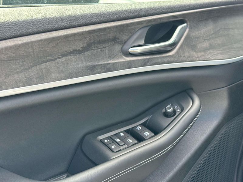 New 2026 Jeep Grand Cherokee Laredo Altitude 4x4