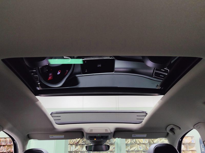 Used 2025 Volkswagen Atlas AWD Peak Edition w/SunroofImage 8