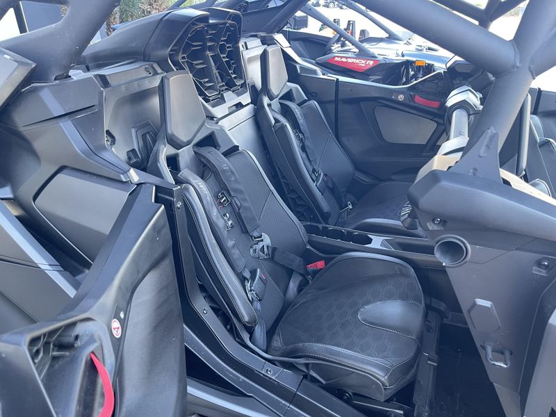2025 Can-Am MAVERICK R MAX X 999T DCT Image 10