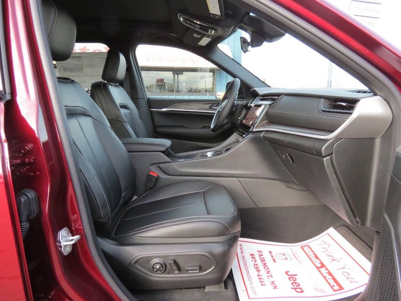 New 2026 Jeep Grand Cherokee Limited 4x4Image 17